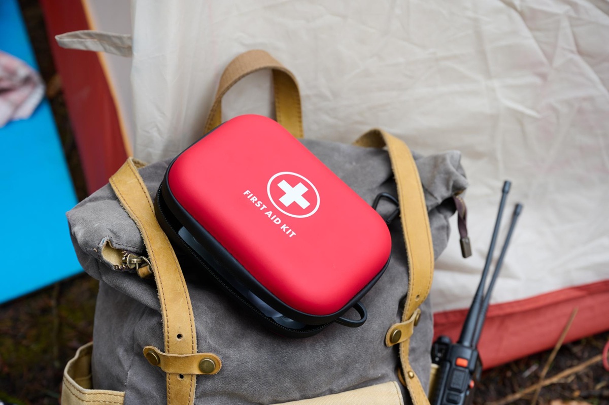 essential first aid kit items for crush injuries
