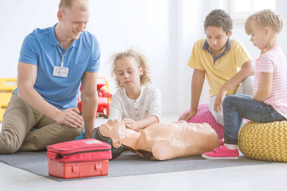 First aid for school excursions: Are you ready? - Featured blog post image for LFA First Response