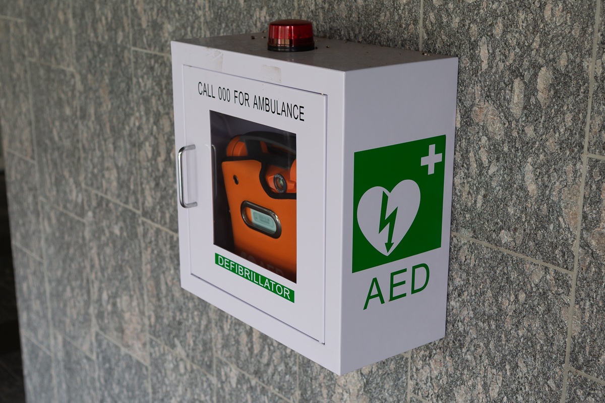 Defibrillators in WA Schools | Updated 2023/2024 Mandate - Featured blog post image for LFA First Response